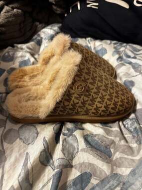 Michael Kors Logo Print Faux Fur Lined Slippers